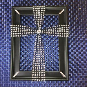 Cross picture frame